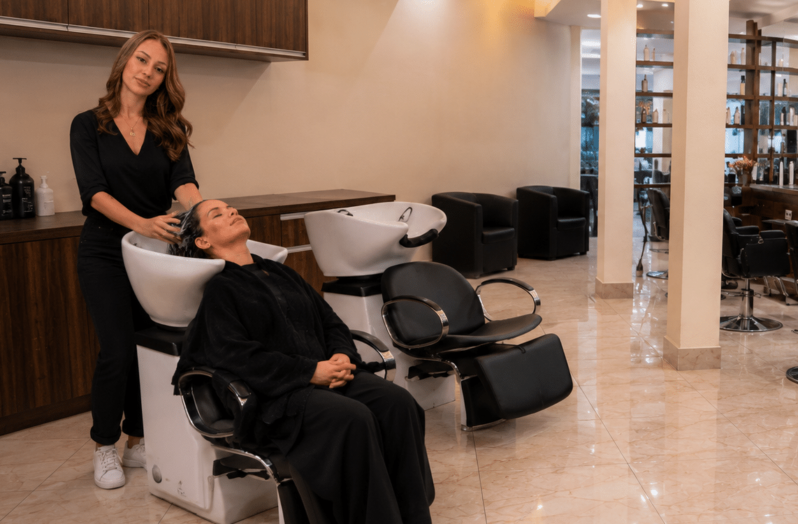 Como hidratar o cabelo: dicas do Ota Hair no Morumbi